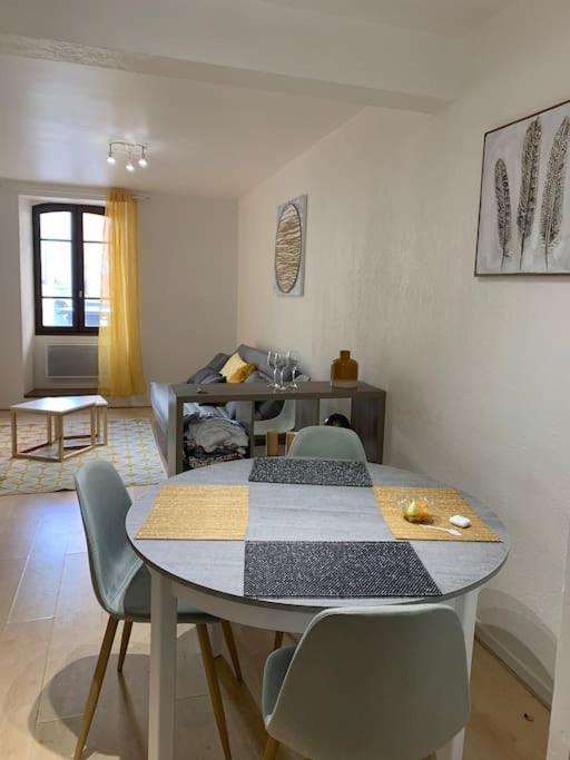 Aubenas : Beau Studio, Proche Du Chateau Luaran gambar